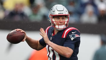 EAST RUTHERFORD, NEW JERSEY - SEPTEMBER 24: Mac Jones #10 of the New England Patriots in action against the New York Jets during their game at MetLife Stadium on September 24, 2023 in East Rutherford, New Jersey. Al Bello/Getty Images/AFP (Photo by AL BELLO / GETTY IMAGES NORTH AMERICA / Getty Images via AFP)