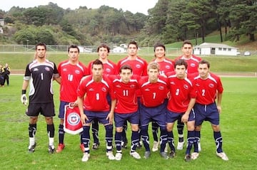 Saavedra llegó a compartir equipo con Esteban Paredes, Eduardo Vargas, Eugenio Mena y Marcelo Díaz, entre otros.