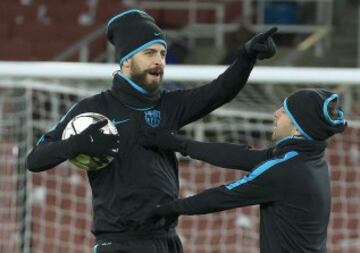 Último entrenamiento del Barcelona antes del partido de Champions League de octavos de final frente al Arsenal 