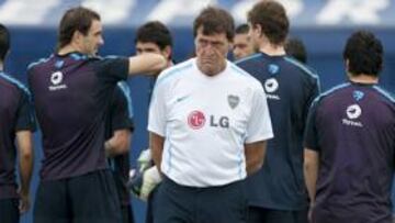 Julio Falcioni en un entrenamiento de Boca.