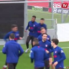 El vacile del 'Profe' a Carrasco que le contesta al más puro estilo Cristiano