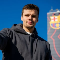 Sergey Hernández por Nielsen en la portería del Barça