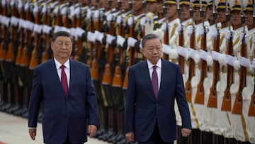 Chinese President Xi Jinping walks next to Vietnam's President To Lam as they pass by the honour guard during a welcome ceremony at the Great Hall of the People in Beijing, China, 19 August 2024. ANDRES MARTINEZ CASARES/Pool via REUTERS