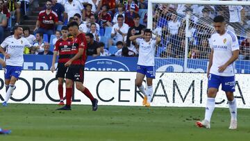 Iván Azón se lamenta tras una ocasión errada frente al Mirandés.