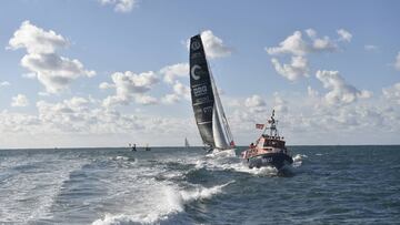 El One planet One ocean, de Didac Costa, remontado a puerto.