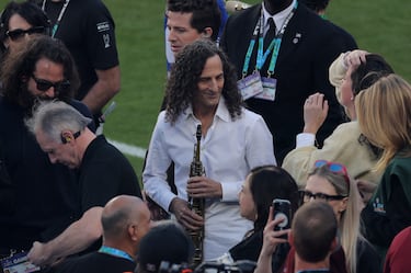 El saxofonista, Kenny G, también se encuentra en el Super Bowl LX para el magno evento.