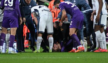 Edoardo Bove, de la Fiorentina, se desplomó al suelo durante el partido entre Fiorentina e Inter