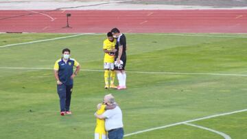 El capitán albo fue a consolar a todo el plantel de la U. de Conce tras el triunfo colocolino en la Región del Maule. Ronald De la Fuente también hizo algo parecido.