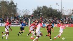 Un tiempo, patadas y ni un gol para Chicharito en la Florida Cup