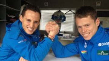 BUEN ROLLO. Pol echa un pulso a su compañero Rabat.