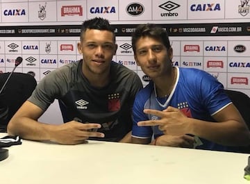 Boris Pérez, a la derecha, mientras entrenaba con Vasco da Gama.