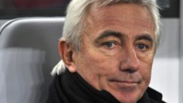 Bert van Marwijk, durante un amistoso con la selección holandesa.
