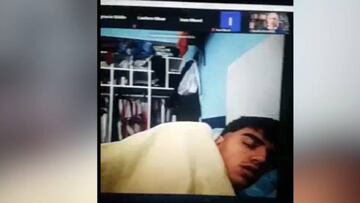 Será viral: un alumno se queda dormido durante la clase online y su profesor reacciona así...