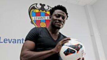 PELIGRO. Martins es el nuevo ídolo de la afición granota e intentará poner en apuros a Andrés Palop.