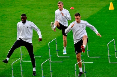 Kroos divide Alemania