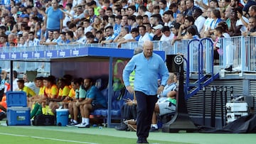 Pepe Mel, durante el Málaga - Villarreal B.