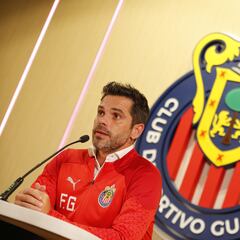 Fernando Gago se inspira en Luis Enrique para entrenar a Chivas