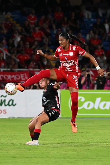 Independiente Santa Fe mantuvo la ventaja contra América de Cali en el estadio Pascual Guerrero y se coronó campeón por tercera vez en la historia.