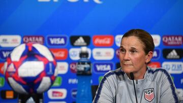 Jill Ellis durante la conferencia de prensa en Lyon.