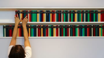 De acuerdo con la organización PEN America, en el año escolar 2024-2025, se registró la prohibición de casi 4,000 títulos.