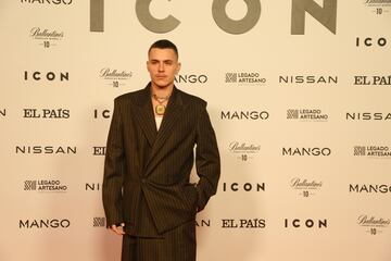 Arón Piper posa en la alfombra roja de la gala por el décimo aniversario de 'Icon' celebrada en el Consulado Italiano de Madrid.