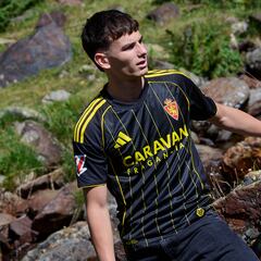 El Zaragoza presenta su segunda equipación