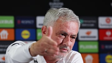 Soccer Football - Europa League - Fenerbahce Press Conference - Sukru Saracoglu Stadium, Istanbul, Turkey - March 5, 2025 Fenerbahce coach Jose Mourinho during the press conference REUTERS/Umit Bektas