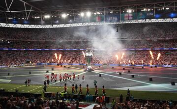 Ceremonia de clausura de la Eurocopa en el estadio de Wembley.