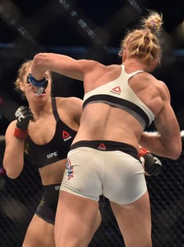 Holm dominó todo el combate para coronarse como la nueva campeona.