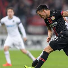 La estadística que pone a Aránguiz sobre Vidal y Alexis