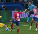 Piszczek cometió penalti sobre Saúl y debió ver amarilla