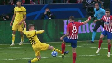 Penalti del Dortmund sobre Saúl.