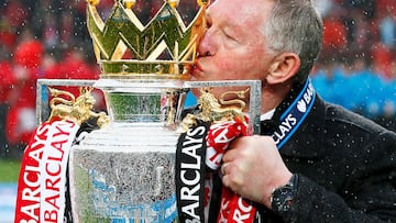 FILE PHOTO: Football - Manchester United v Swansea City - Barclays Premier League  - Old Trafford  - 12/5/13  Manchester United manager Sir Alex Ferguson celebrates winning the Barclays Premier League with the trophy  Action Images via Reuters/Jason Cairnduff   EDITORIAL USE ONLY. No use with unauthorized audio, video, data, fixture lists, club/league logos or live services. Online in-match use limited to 45 images, no video emulation. No use in betting, games or single club/league/player publications.  Please contact your account representative for further details./File Photo