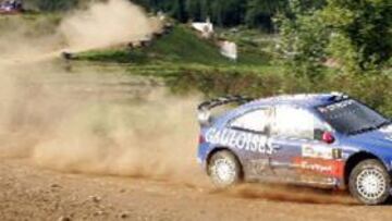 <b>BENEFICIADO</B>. El francés Sebastien Loeb aprovechó la ventaja que le daba salir último hoy y encontrarse las pistas más limpias que el finlandés Marcus Gronholm.