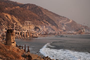 Burnt-down beachfront homes stand in ruin along the road to Malibu, as powerful winds fueling devastating wildfires in the Los Angeles area force people to evacuate, California, U.S. January 8, 2025. REUTERS/Mike Blake