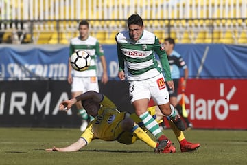 Tras salir de las inferiores de la U, emigró a Deportes Temuco, equipo en el que ha logrado continuidad.