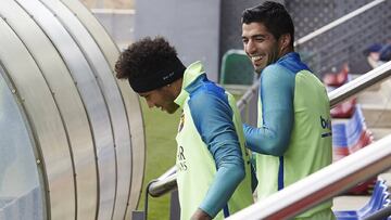 Luis Suárez: "Neymar aprendió a disfrutar con la cabeza"