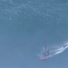 La ola más grande en windsurf: 10,97 metros en Jaws