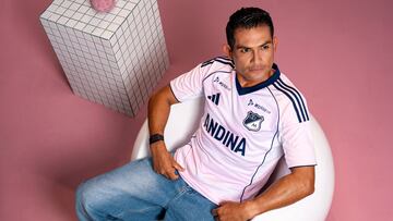 Millonarios y Adidas lanzaron la tercera equipación de los Embajadores para esta temporada. Es de color rosado y tiene un valor de $299.950.