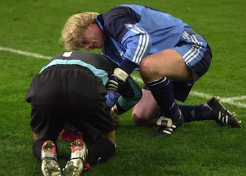 El d¨ªa que Kahn consol¨® a Ca?izares durante la final de la Champions League un 23 de mayo de 2001. El Valencia cay¨® en la tanda de penaltis frente al Bayern de M¨²nich. El gran gesto del meta alem¨¢n se convirti¨® en uno de los instantes m¨¢s bonitos de este deporte.