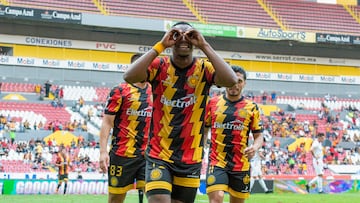 Wilbert Rentería celebra si gol ante Coyotes