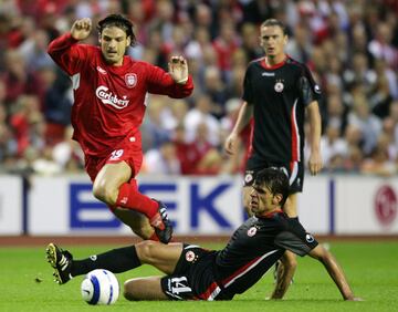 El delantero español consiguió ganar 3 Champions con el Madrid. Con la llegada de Ronaldo vio reducido su número de minutos y tras un año cedido en el Mónaco, en enero de 2005 ficha por el Liverpool entrenado por Benítez.