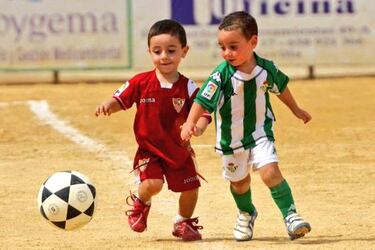 El derbi sevillano, protagonista de los mejores memes de la jornada