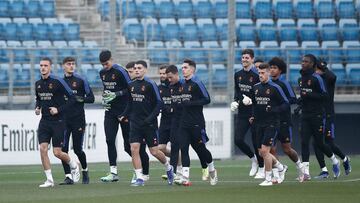 Los jugadores del Real Madrid, durante su &uacute;ltimo entrenamiento antes del partido de San Mam&eacute;s.