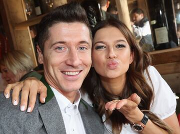 Robert Lewandowski y su esposa Anna 