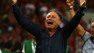 Ariel Holan, entrenador de Independiente, celebra la victoria de su equipo en la Copa Sudamericana.