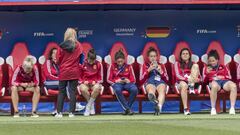 Las jugadoras espa&ntilde;olas visitaron ayer el Stade du Hainaut donde hoy se jugar&aacute; el partido, pisaron el c&eacute;sped y probaron el banquillo... de Alemania.