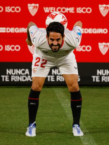 El malagueño Isco se da un baño de masas en su presentación en el Sánchez Pizjuán.