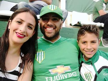 Matías Rojas y sus padres en Argentina, cuando jugaba por Banfield.