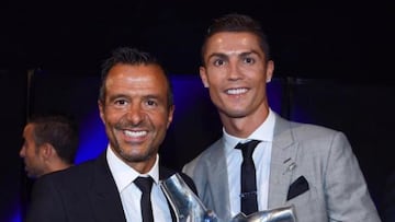 26/0817 GALA UEFA SORTEO CHAMPIONS LEAGUE FASE GRUPOS 
MEJOR JUGADOR Y DELANTERO DEL AÑO PREMIO
CRISTIANO RONALDO CON SU AGENTE JORGE MENDES
FOTO ENVIADA IVAN.ALVAREZ.
PUBLICADA 27/08/17 NA MA04 1COL